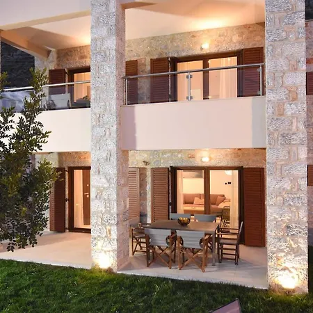 Dafni - Infinite Sea Vistas With Private Pool Kalamata