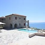 Dafni - Infinite Sea Vistas With Private Pool ヴィラ *