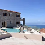 Dafni - Infinite Sea Vistas With Private Pool ヴィラ
