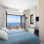 Dafni - Infinite Sea Vistas With Private Pool * カラマタ