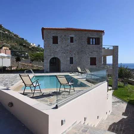 Dafni - Infinite Sea Vistas With Private Pool 칼라마타