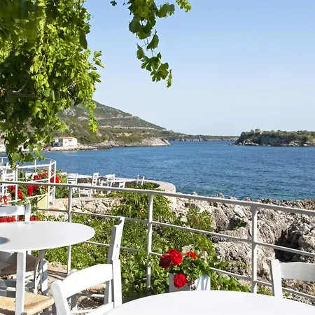 Dafni - Infinite Sea Vistas With Private Pool 卡拉马塔