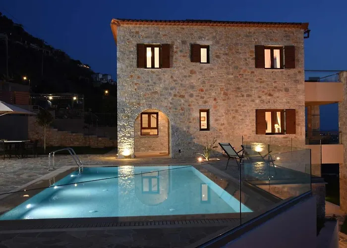 Dafni - Infinite Sea Vistas With Private Pool Каламата