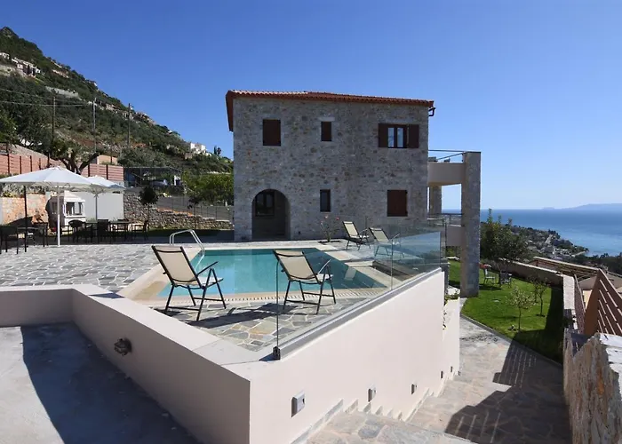 Dafni - Infinite Sea Vistas With Private Pool Calamata