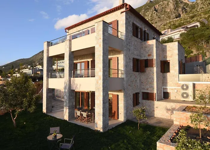 Вилла Dafni - Infinite Sea Vistas With Private Pool Каламата